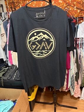 XL Black Graphic Short Sleeve Tee with Gold Mountain Emblem